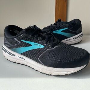 Brooks Womens Black and Blue Running Shoes Size 10